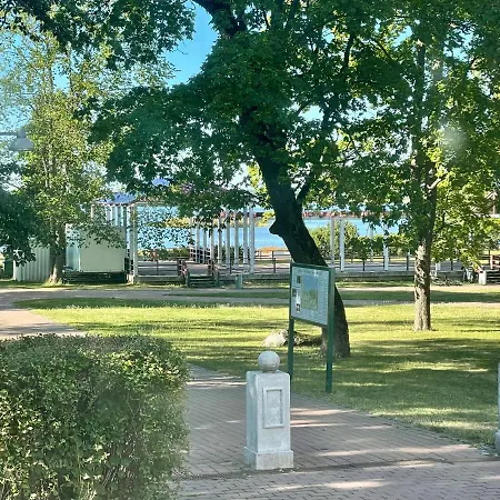 Rueuetli 1 - Sea View In Old Town Apartament